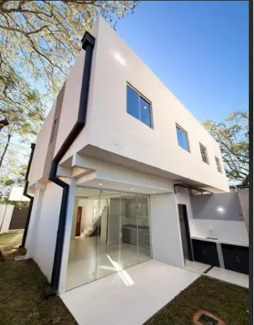 Dúplex em Luque, Paraguai – Ótima Localização Urbana