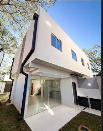 Dúplex Moderno Novo em Luque – Maka’i | 3 Dormitórios e Ótima Localização